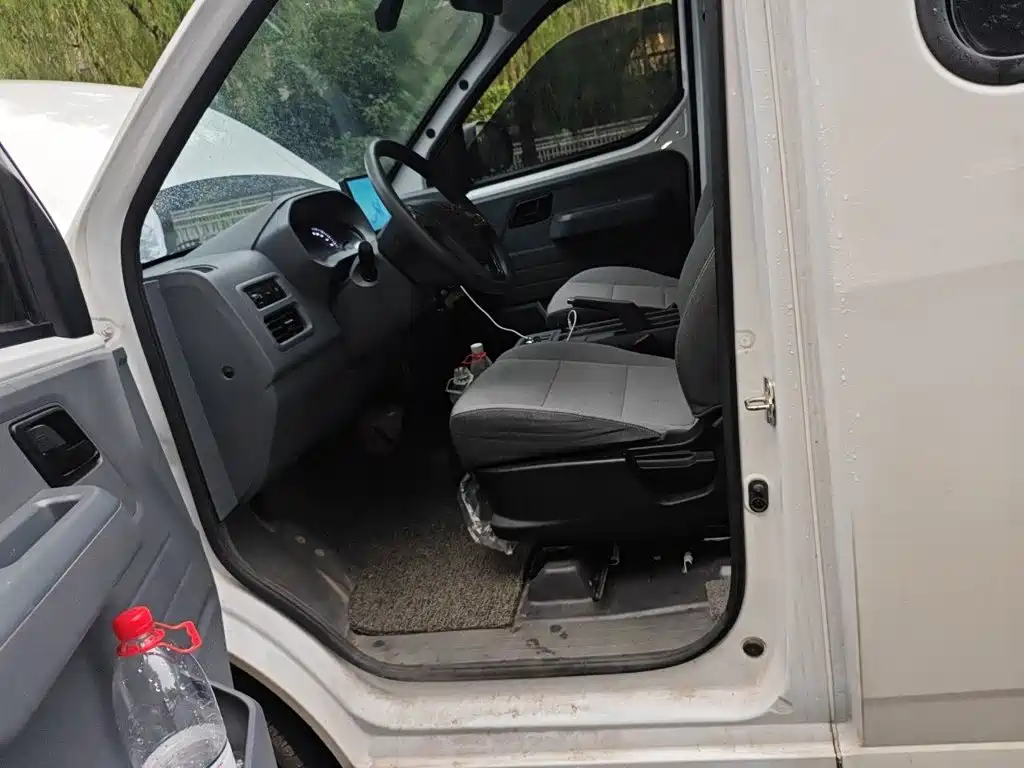 Wuling Motors Wuling Yangguang 2026 2024 300KM Comfort Bus Version 75kW
