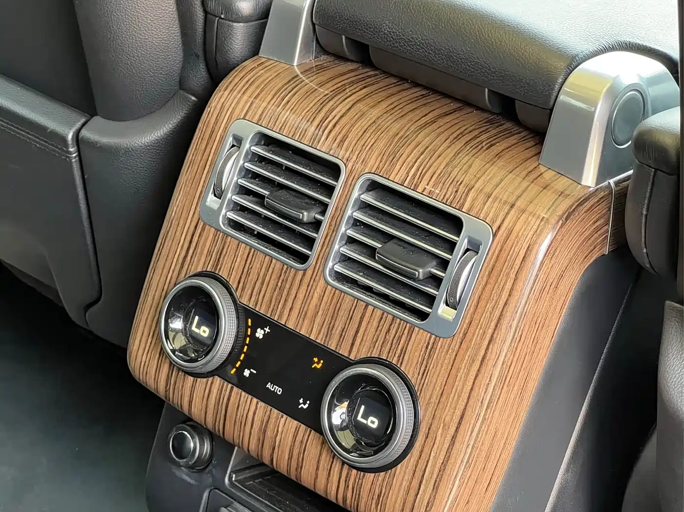 Land Rover Range Rover 2018 3.0 SC V6 Golden Age Edition фото 14