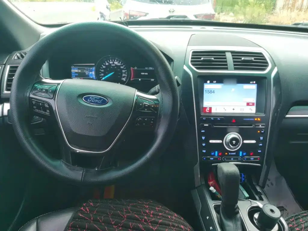 Фото 13 - Ford Explorer (Import)