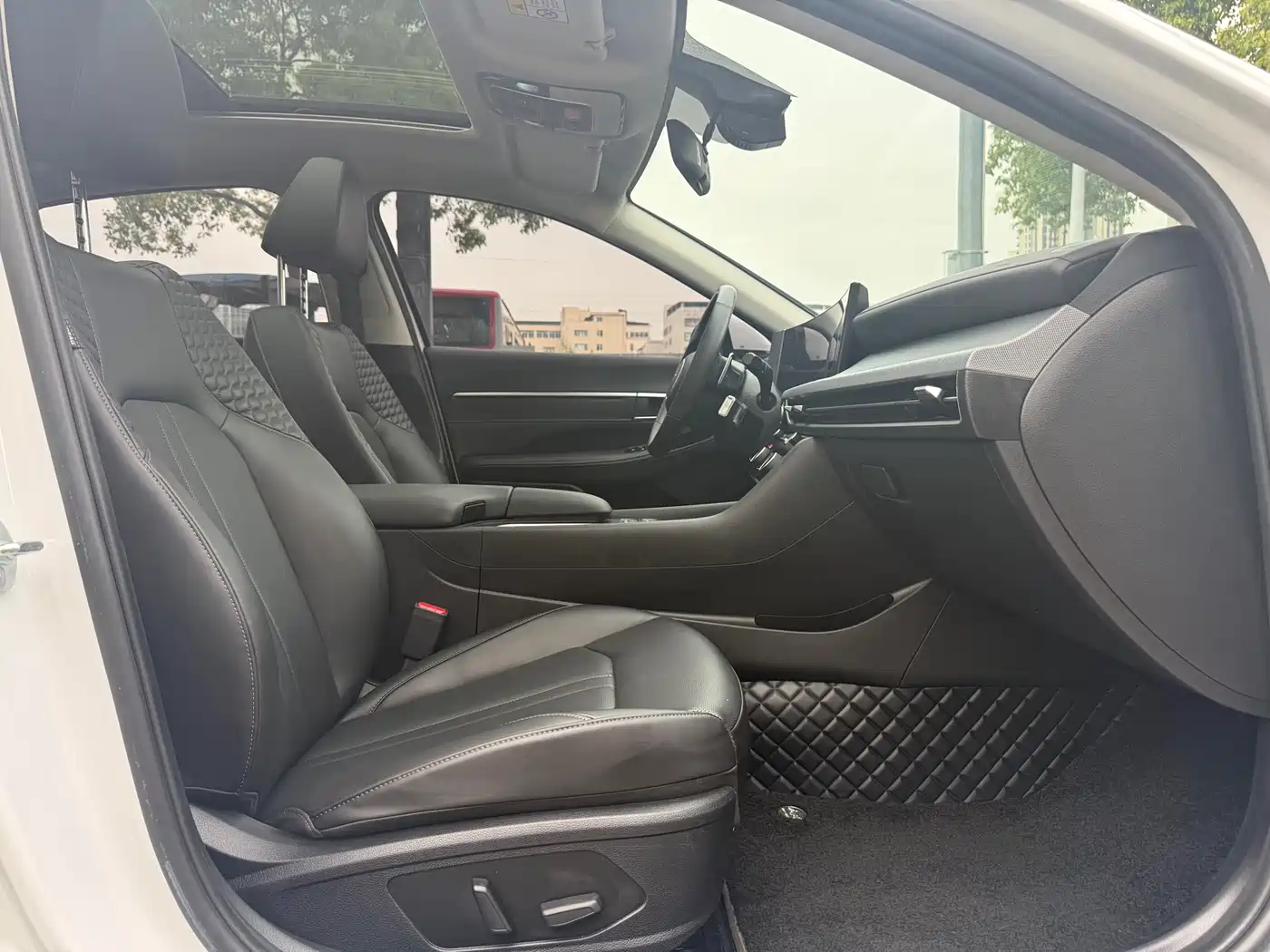 Hyundai Sonata 2024 1.5T Pro фото 31