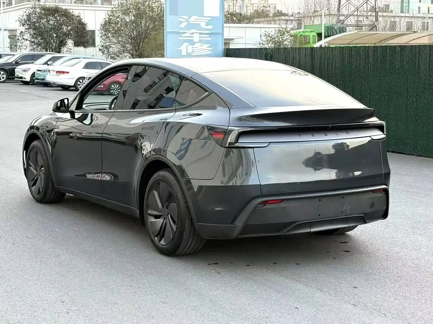 TESLA MODEL Y
