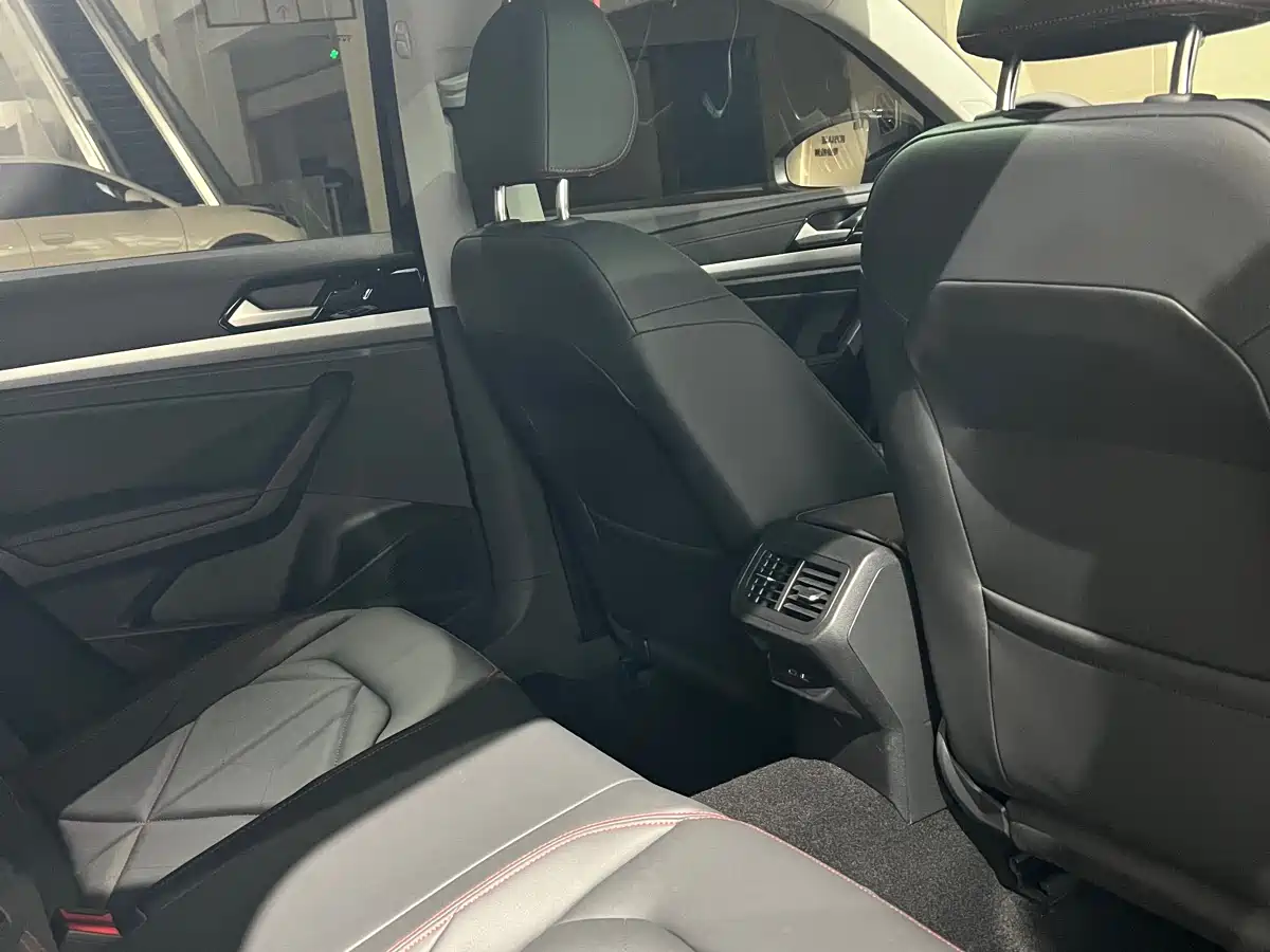 Volkswagen Lavida 2024 Model 300TSI DSG Starlight Leading Edition фото 6