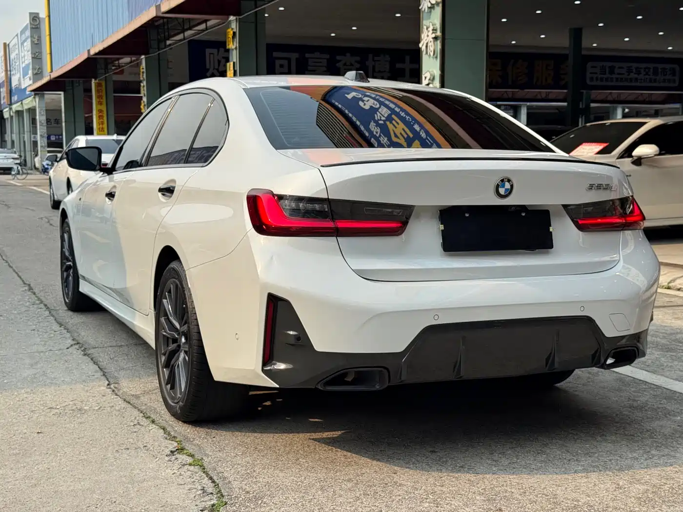 BMW 3 Series 2023 325Li M Sport Black Night Package фото 26