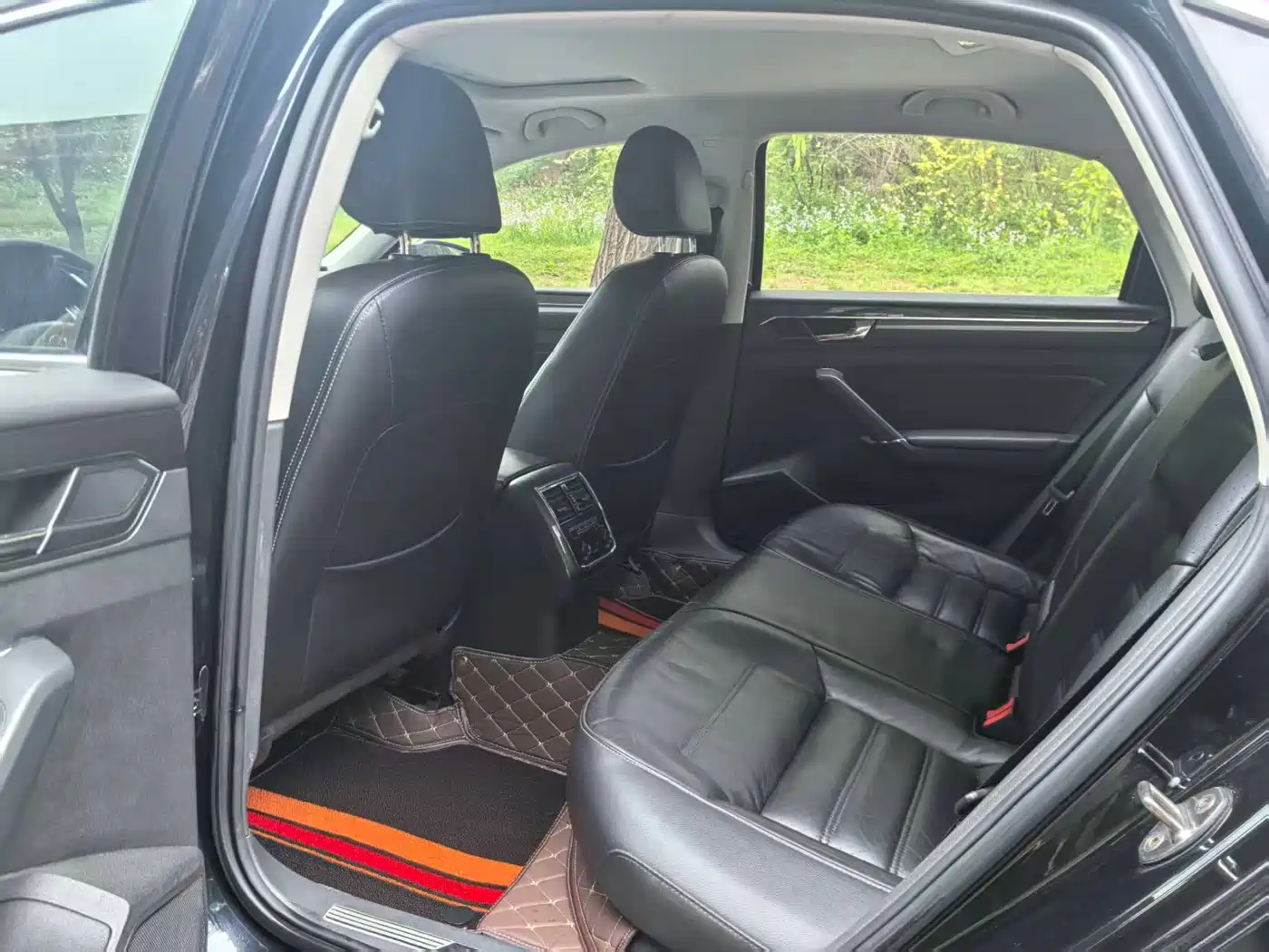 Volkswagen Passat 2017 330TSI DSG Luxury фото 8