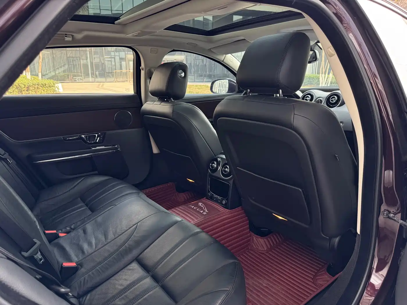 JAGUAR XJ