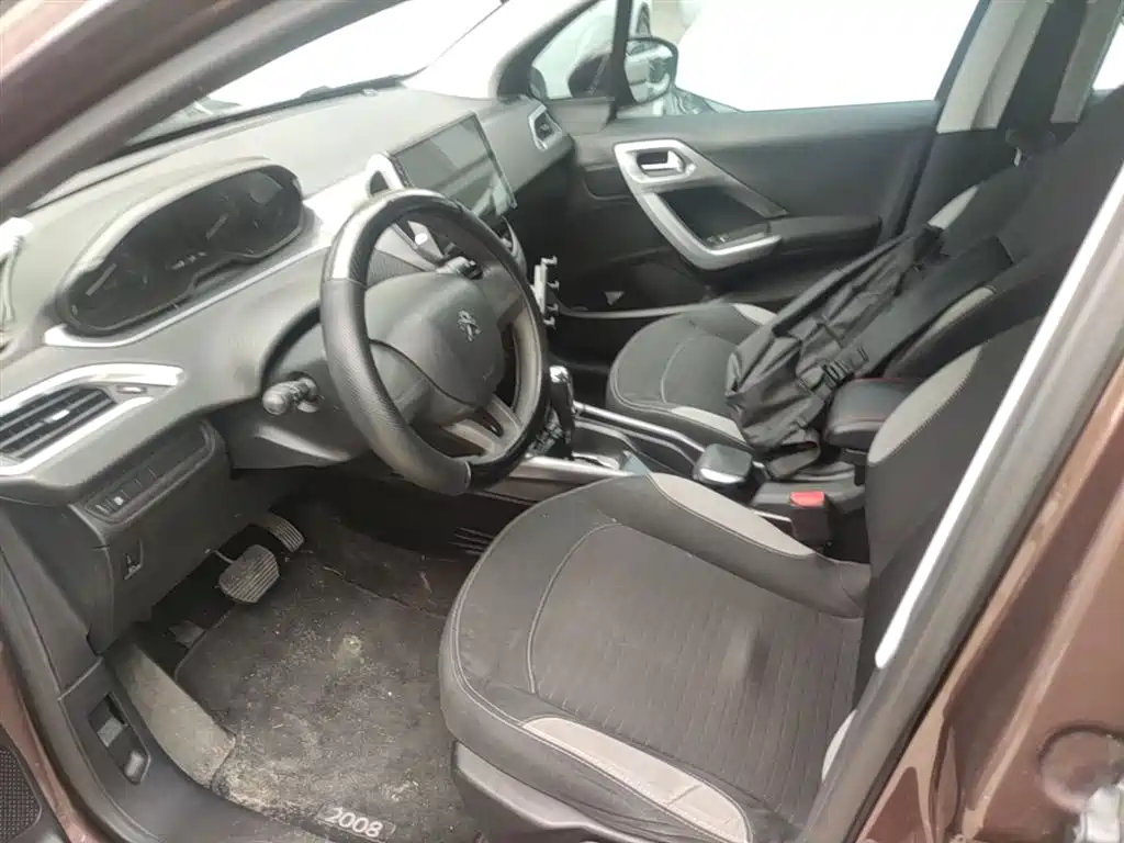 Peugeot 2008 2014 1.6L Automatic Trend Edition фото 15