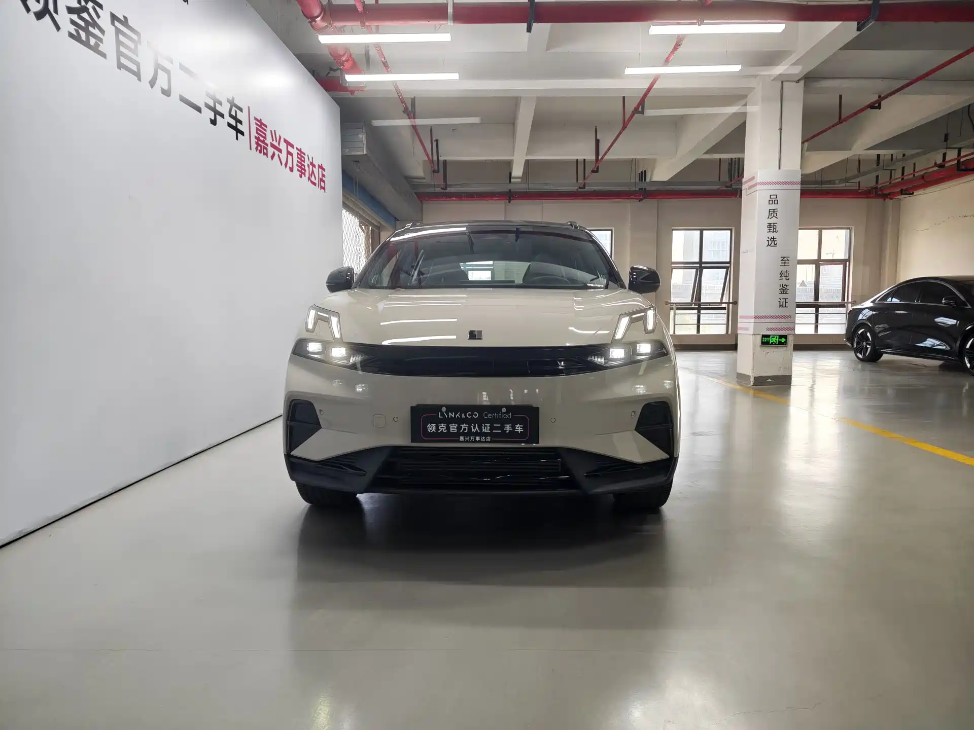 Photo 3 - Lynk & Co 06