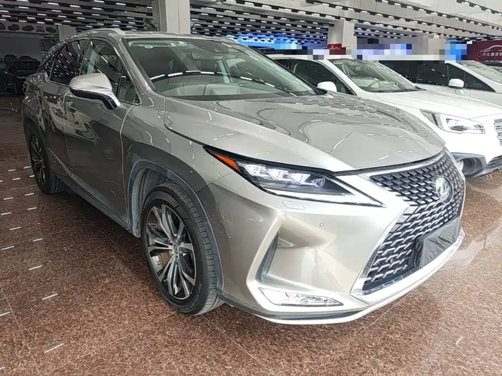 Фото 4 - Lexus RX