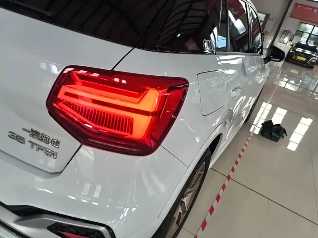 Фото 8 - Audi Q2L