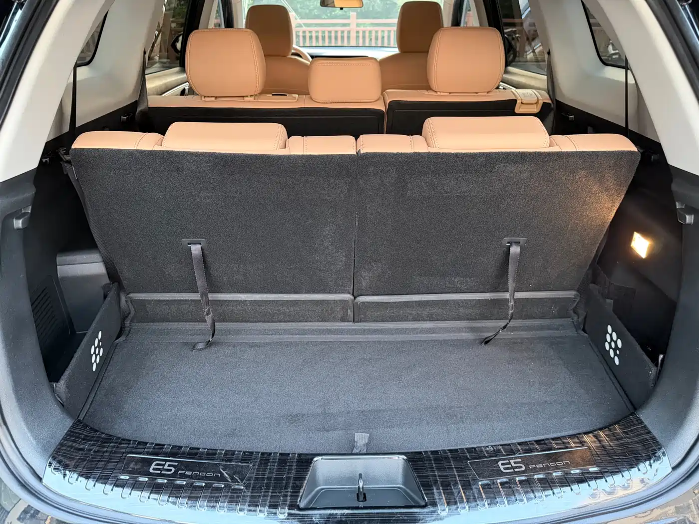 Landian E5 2024 2024 Glory Edition 100KM Premium Type 7-Seater