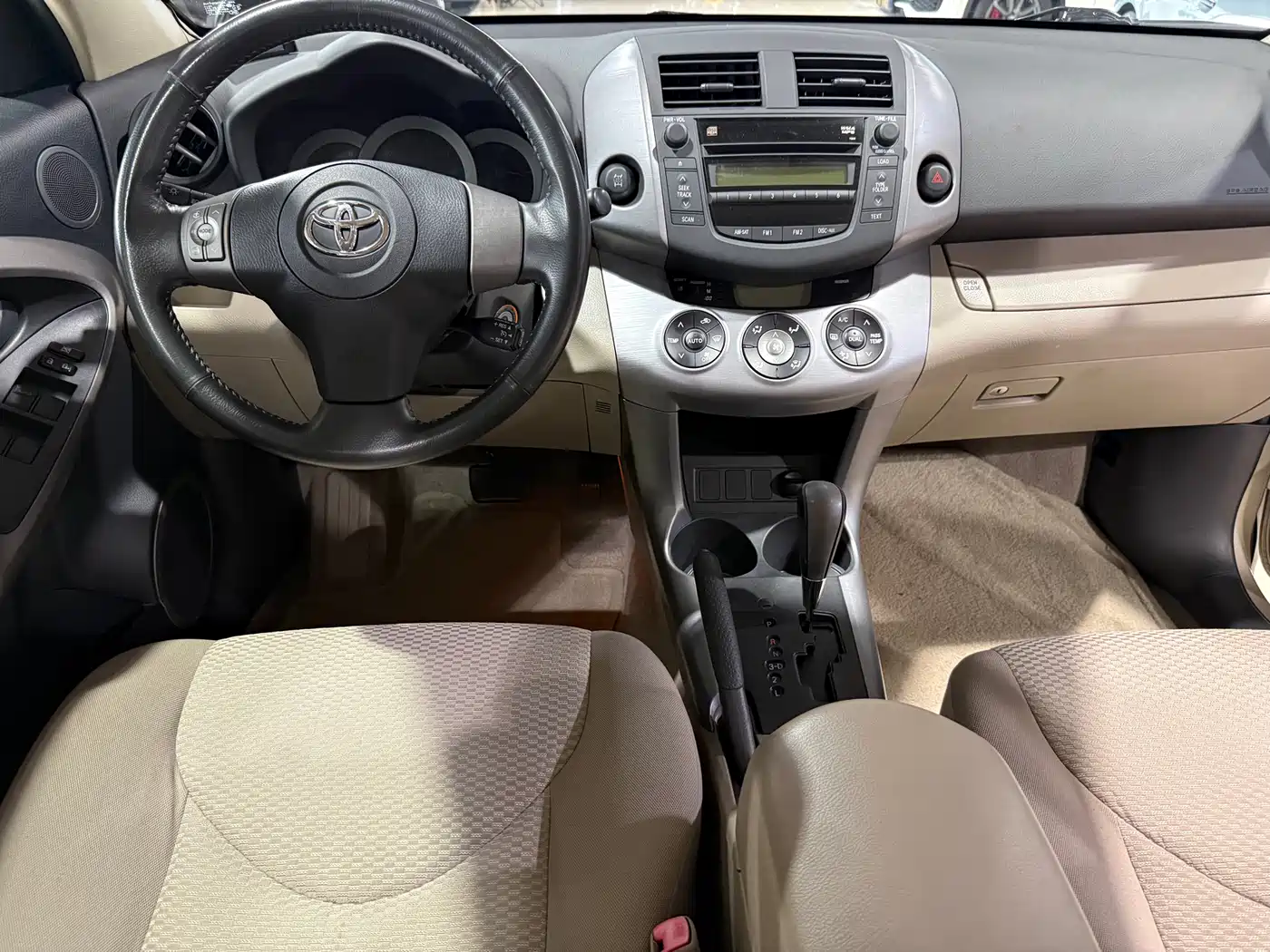Toyota RAV4 (Import) 2006 2.4 Luxury фото 13