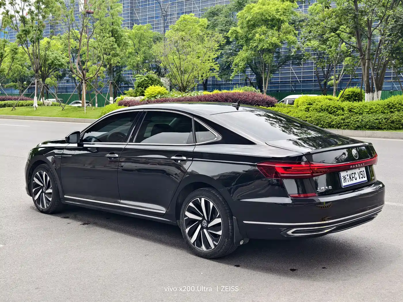 Volkswagen Passat 2023 330TSI Luxury Edition фото 14