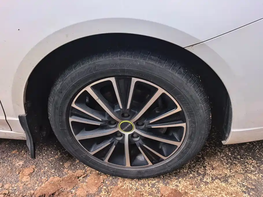 Фото 6 - Roewe i5