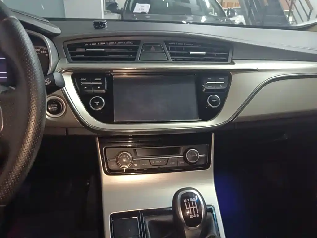 Photo 13 - Geely Emgrand GL
