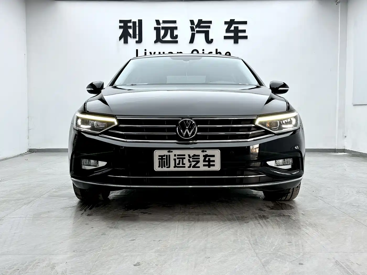 Volkswagen Magotan 2021 330TSI DSG 30th Anniversary Edition фото 4