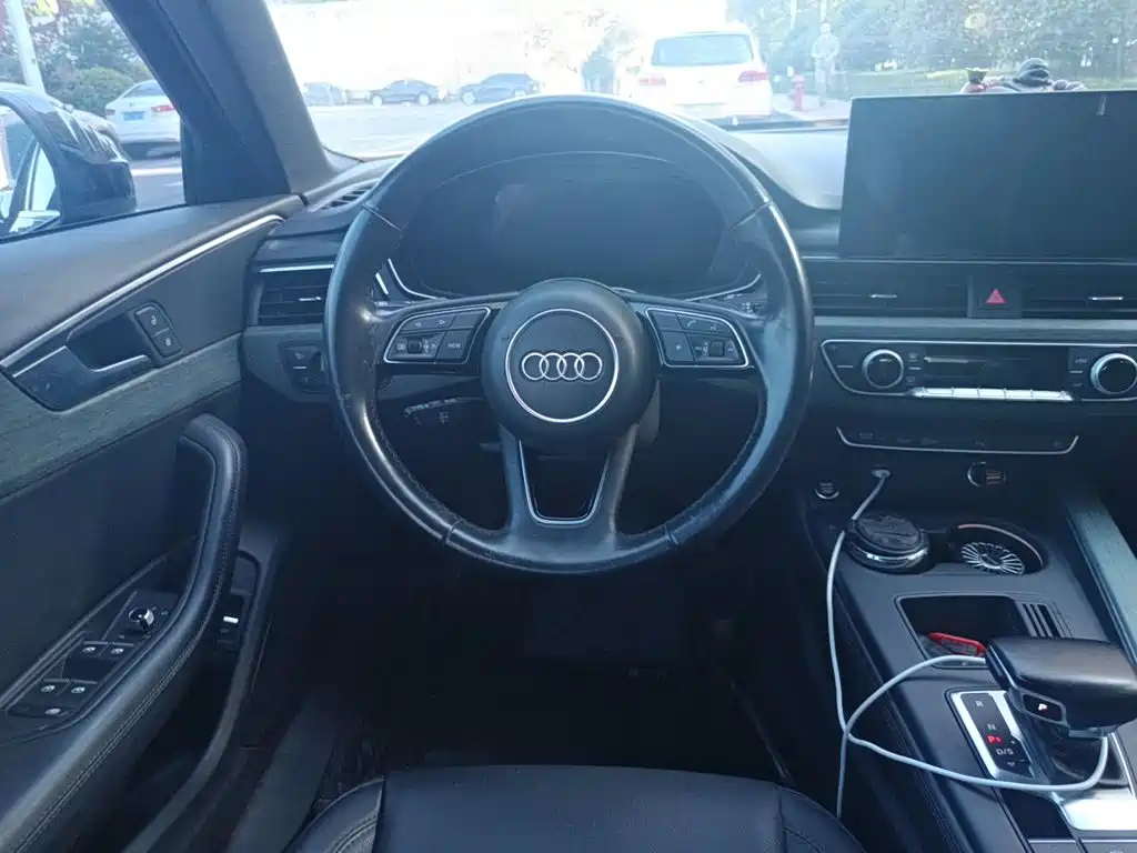 Фото 3 - Audi A4L