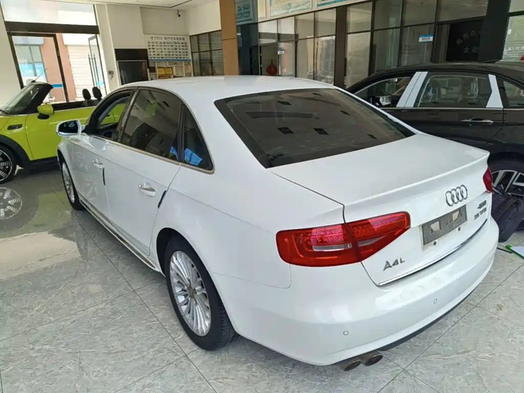 Фото 5 - Audi A4L