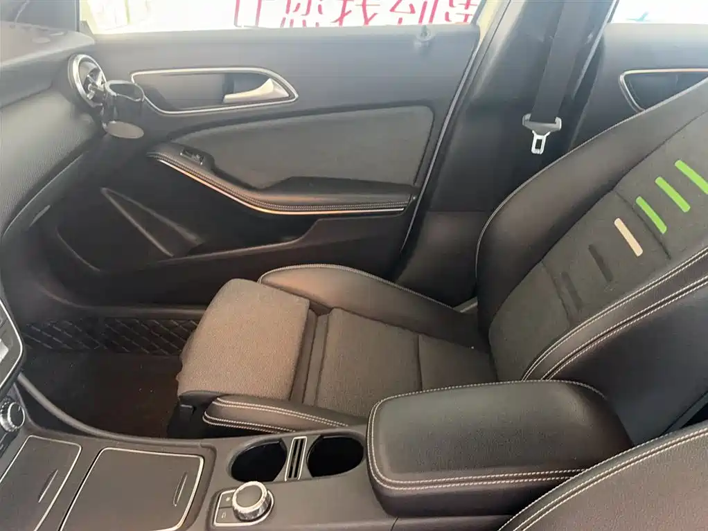 Mercedes-Benz A-Class (Import) 2017 Facelift A 180 фото 14