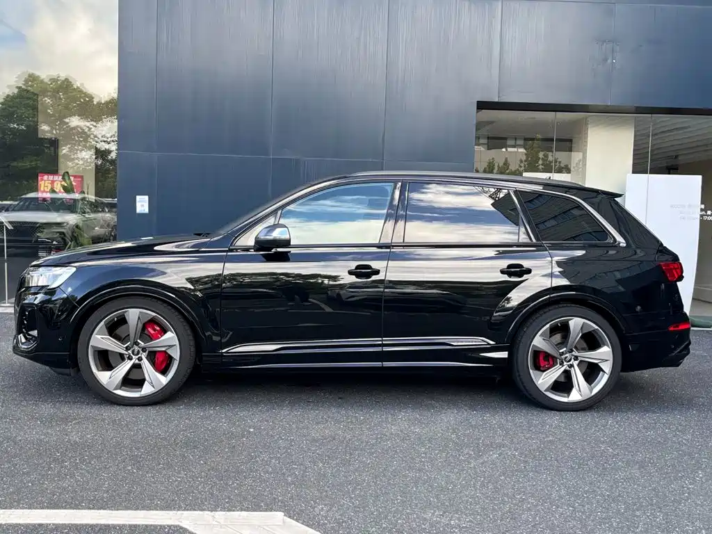 Audi SQ7 2025 2024 4.0 TFSI
