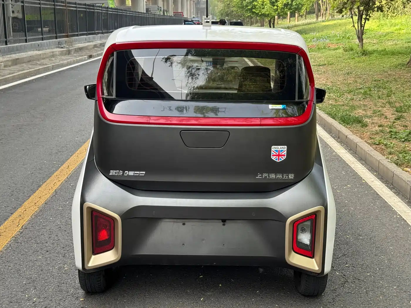BAOJUN E200