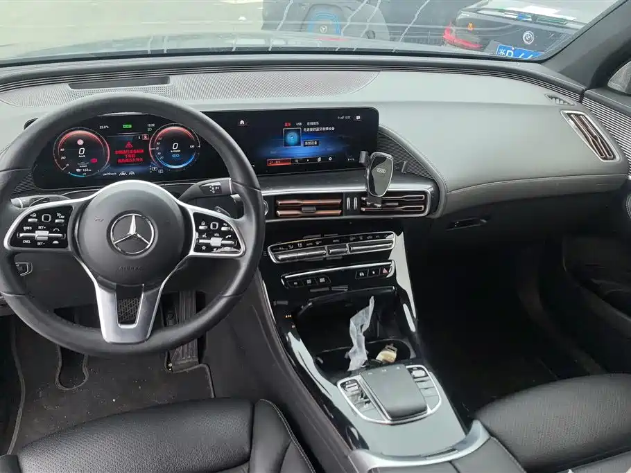 MERCEDES-BENZ EQC