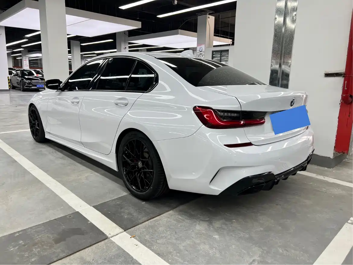 Фото 19 - BMW 3 Series