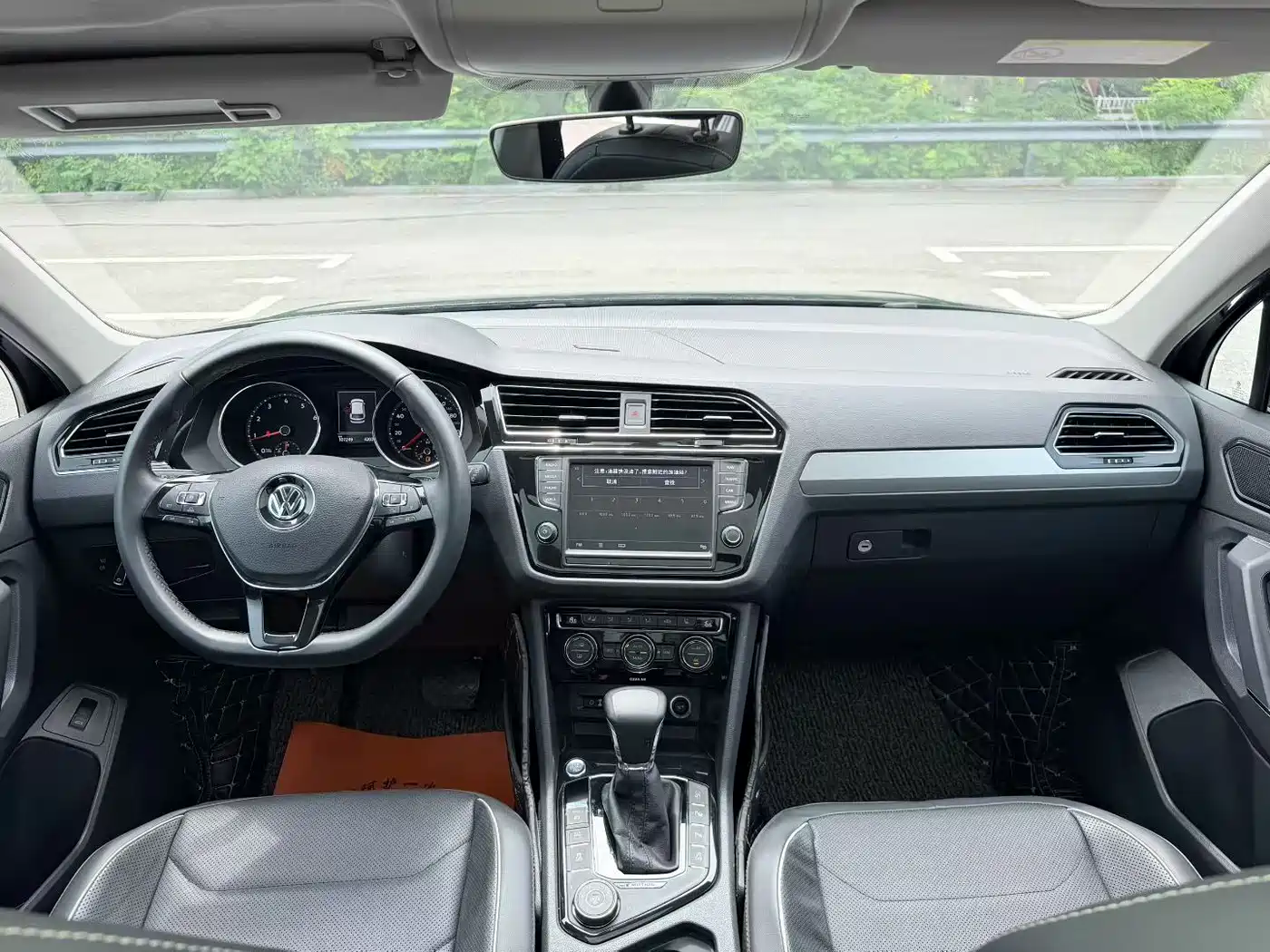 Фото 6 - Volkswagen Tiguan L