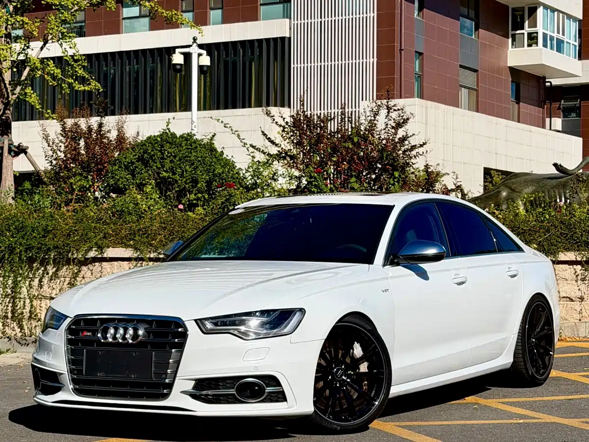 Photo 1 - Audi S6