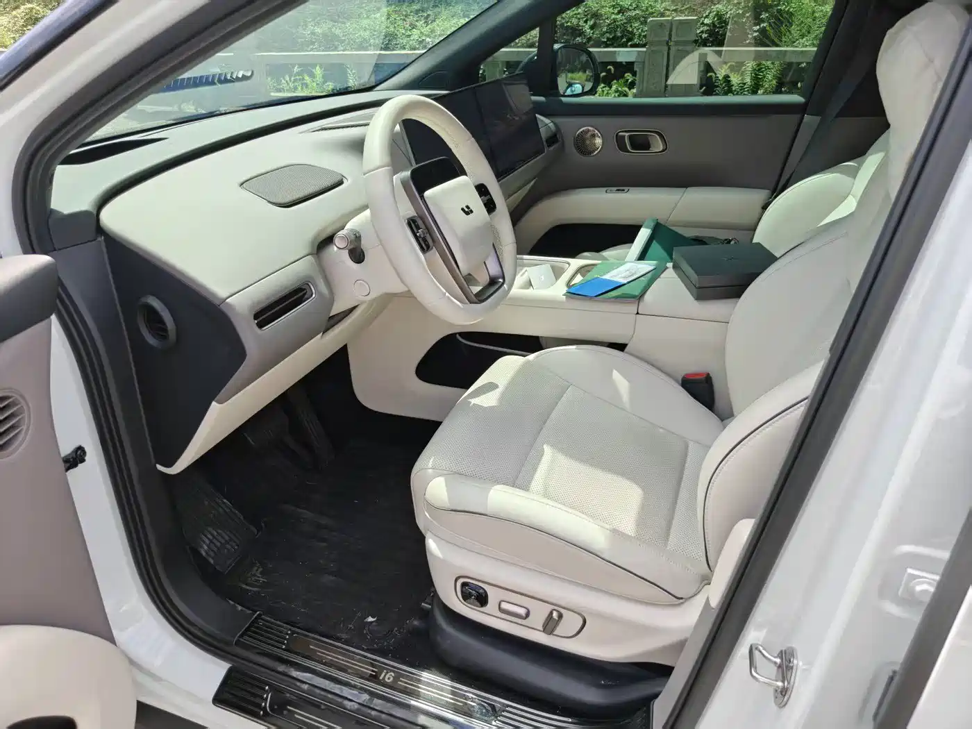 Li Auto i6 2025 2025 4WD Base Model