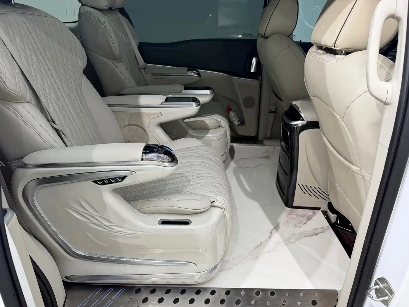 Photo 10 - Buick GL8
