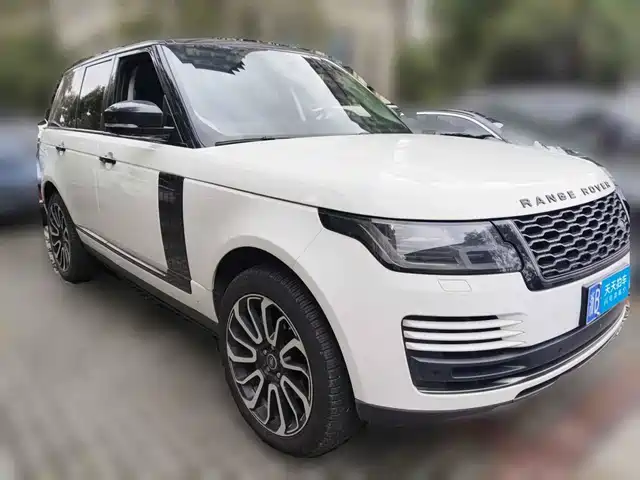 Land Rover Range Rover 2021 3.0 L6 Golden Age Edition — фото 3