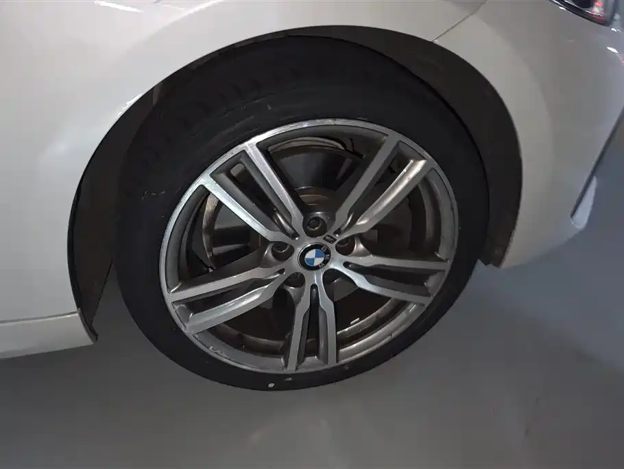BMW 1 Series 2019 120i M Sport Package фото 6