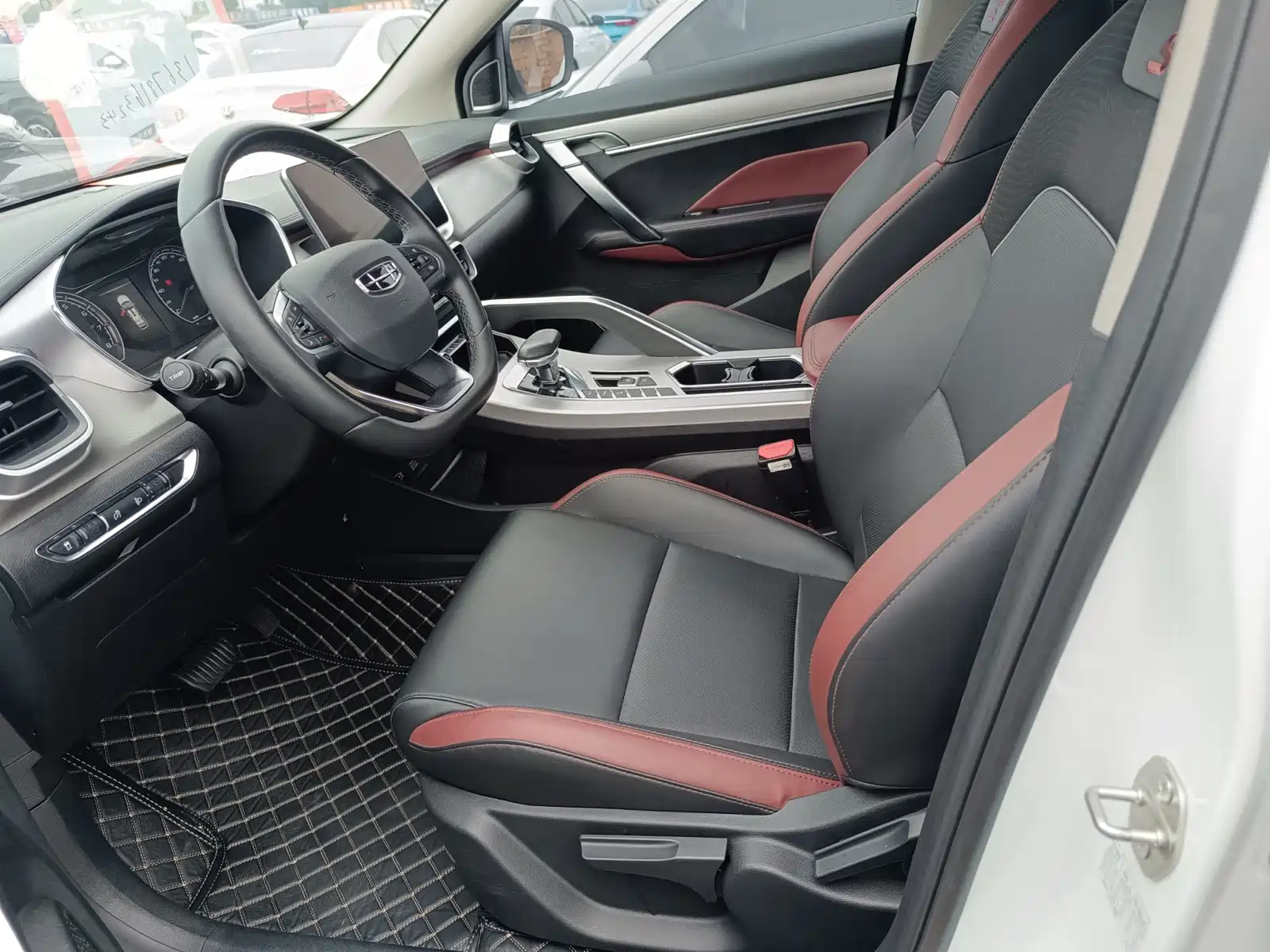 Фото 5 - Geely Coolray