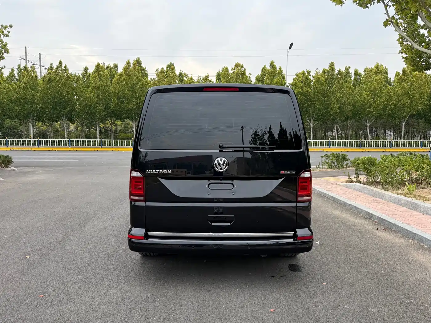 Volkswagen Multivan 2019 2019 2.0TSI 4WD Premium 7-seater