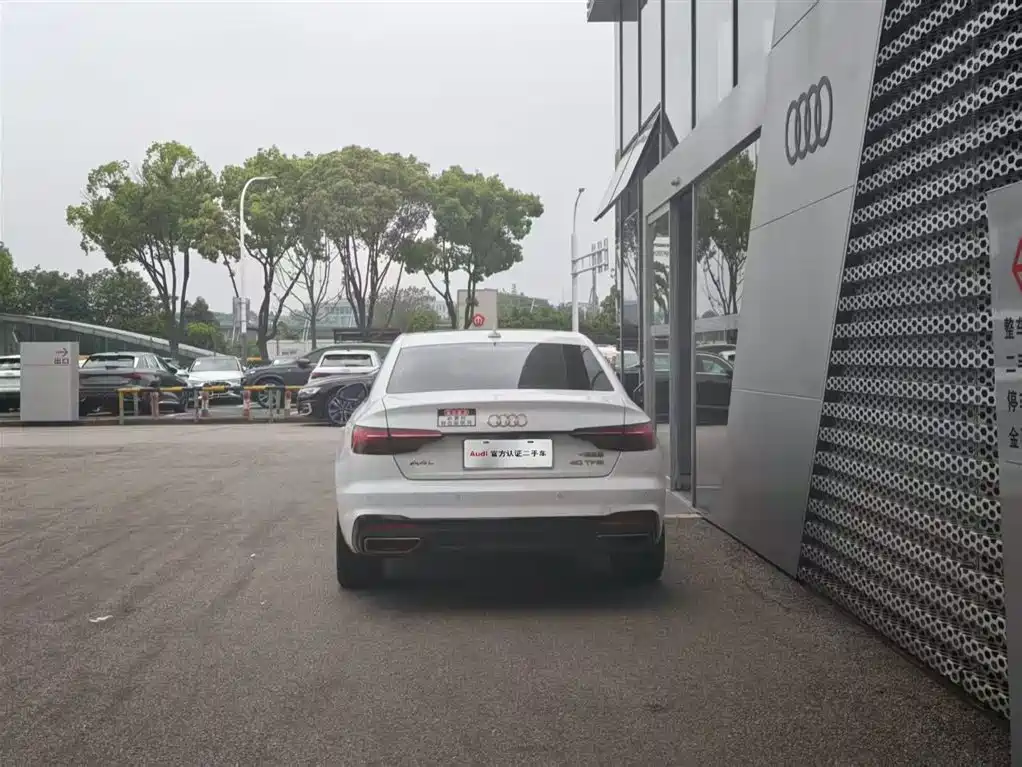 Audi A4L 2023 40 TFSI Luxury Sport фото 4