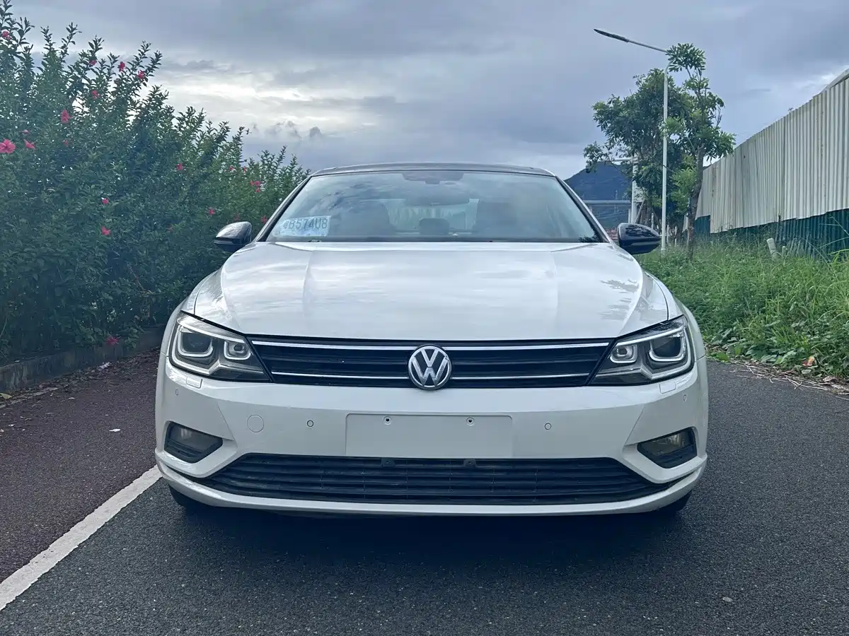Photo 2 - Volkswagen Lamando