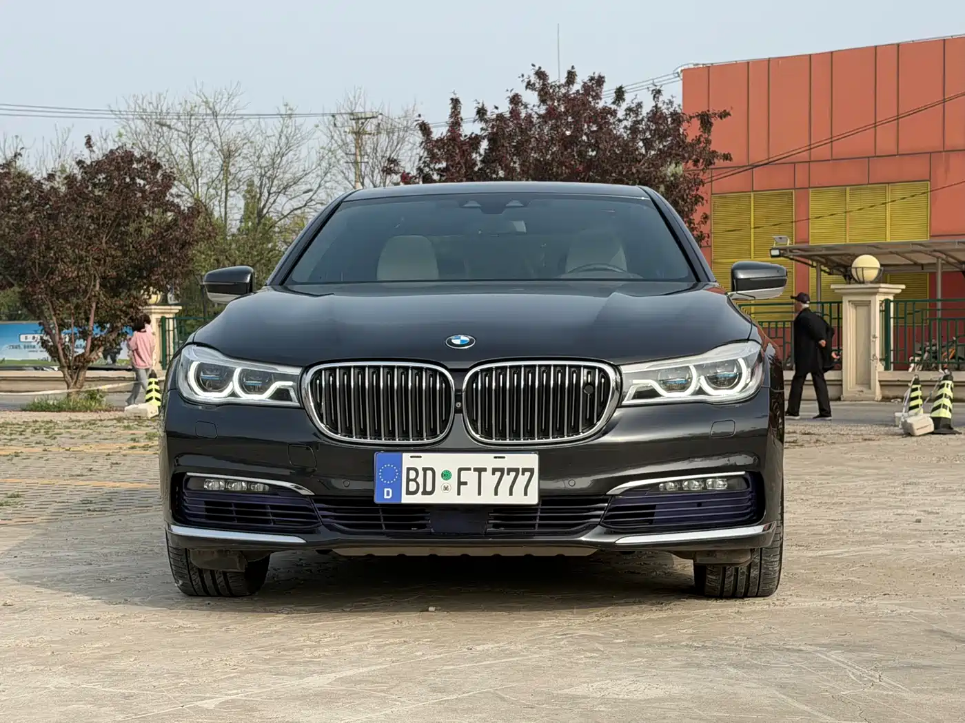 BMW 7 Series 2016 750Li xDrive 4-Seater фото 2