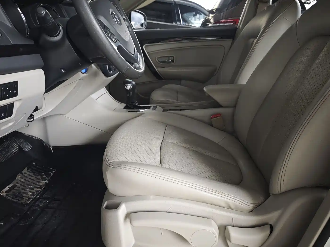 Dongfeng Aeolus Dongfeng Fengshen A60 2016 2016 1.6L Automatic Luxury