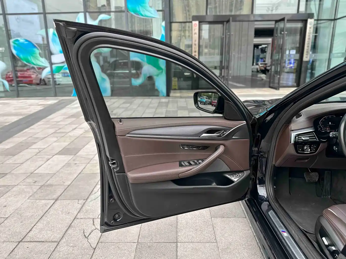 BMW 5 Series 2021 530Li Leading M Sport Package фото 18