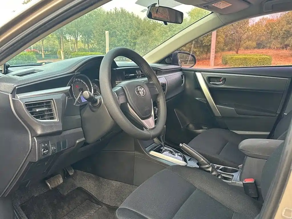 Фото 8 - Toyota Corolla