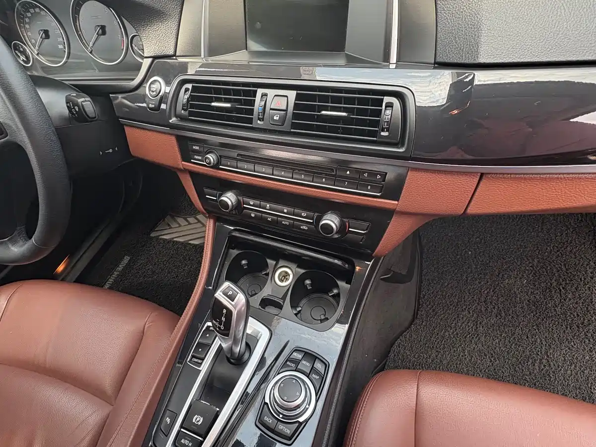 BMW 5 Series 2013 520Li Elegance фото 7
