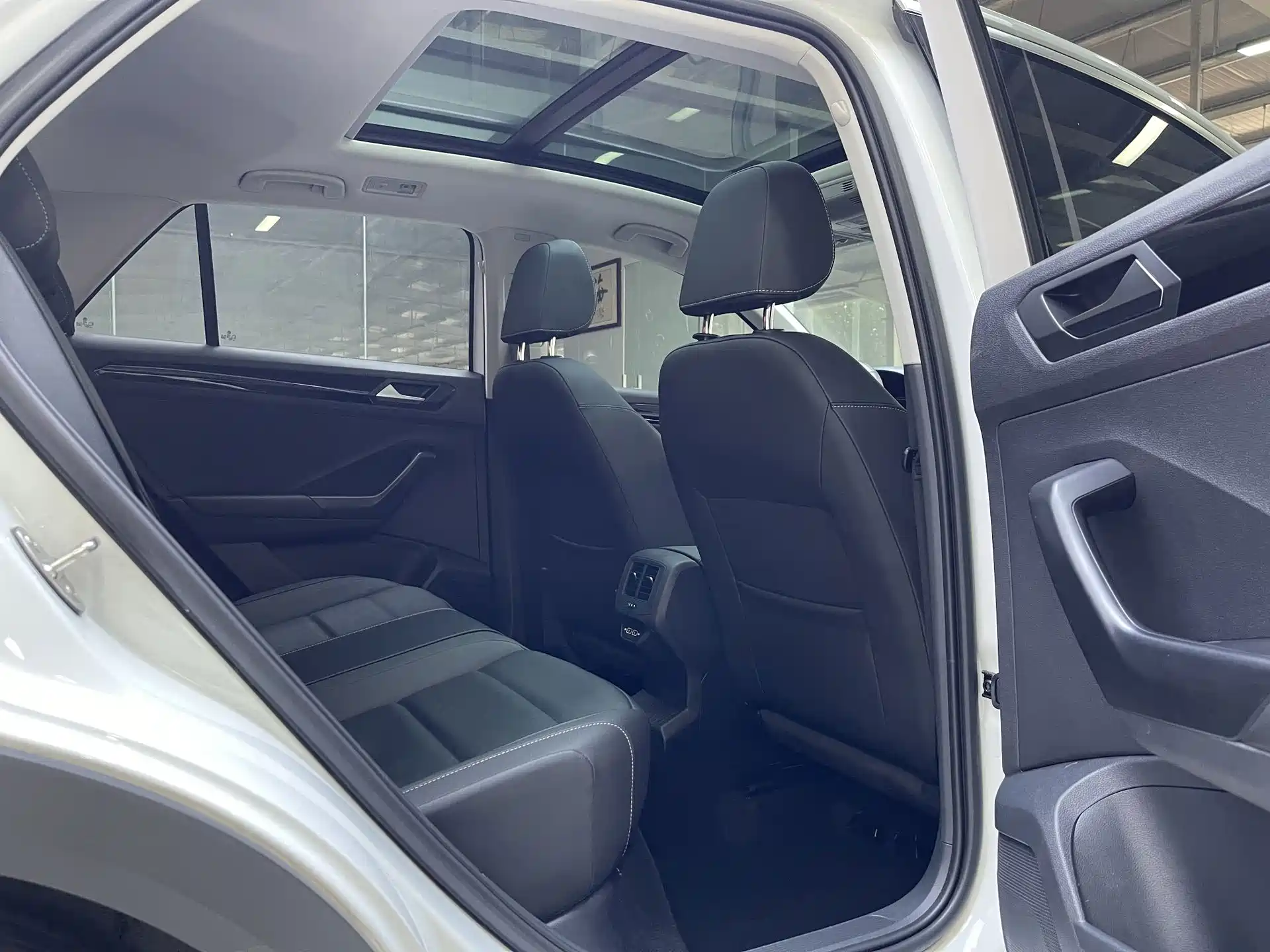 Фото 9 - Volkswagen T-ROC