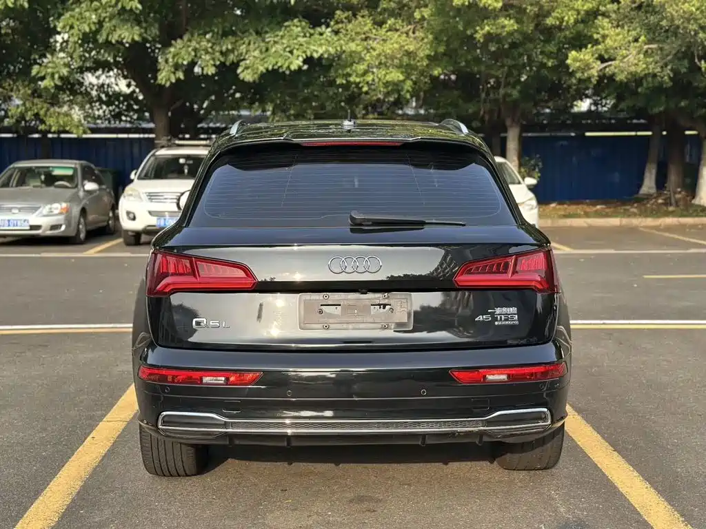 Photo 5 - Audi Q5L