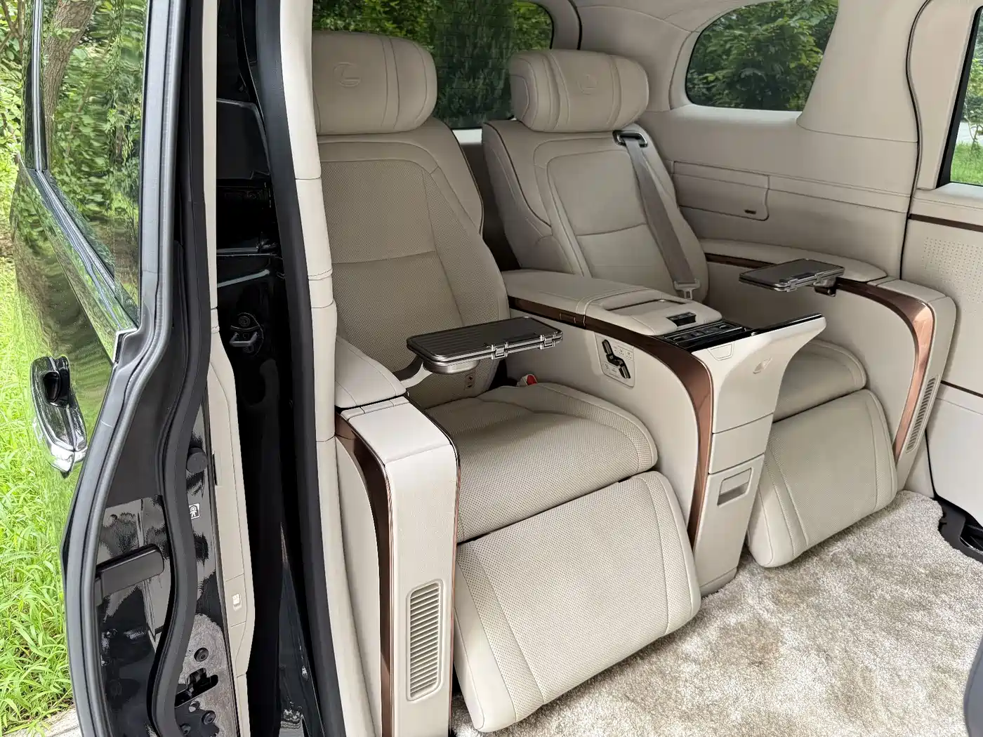 Lexus LM 2025 2025 Model 500h Four-Seater Imperial Edition