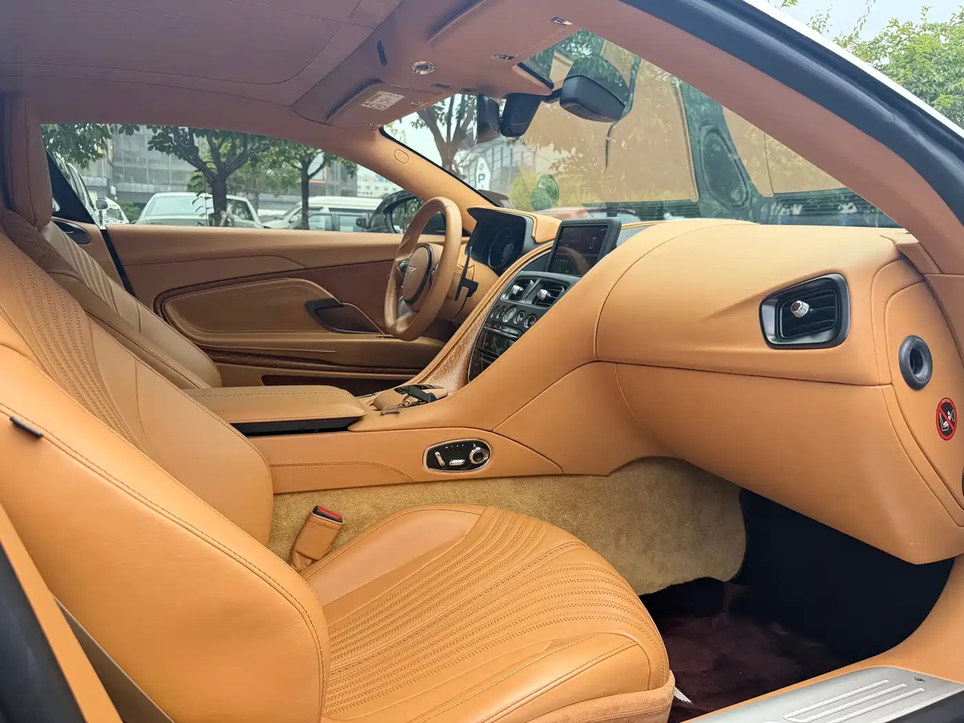 Aston Martin DB11 2017 2016 5.2T Launch Edition