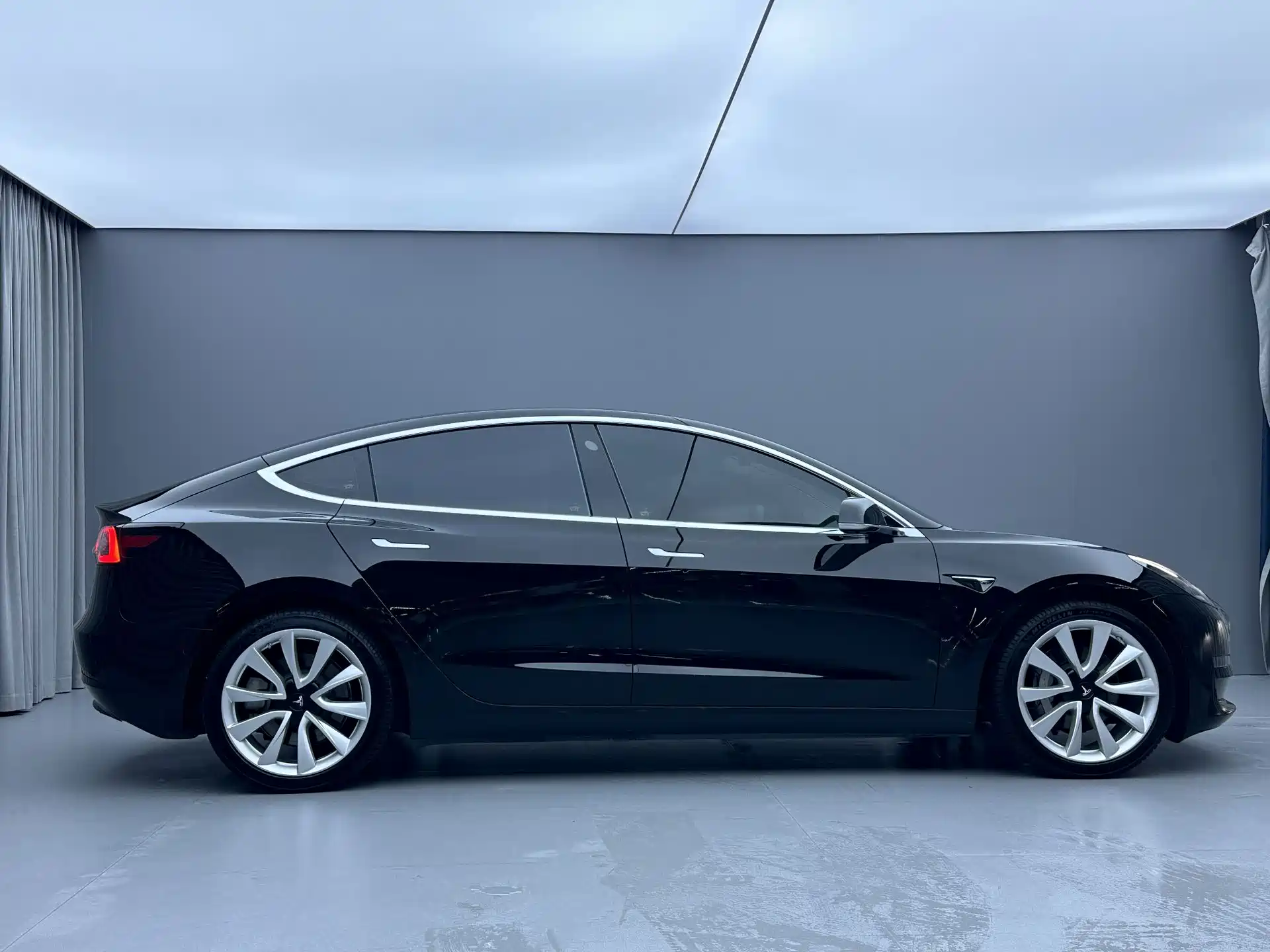 Фото 7 - Tesla Model 3