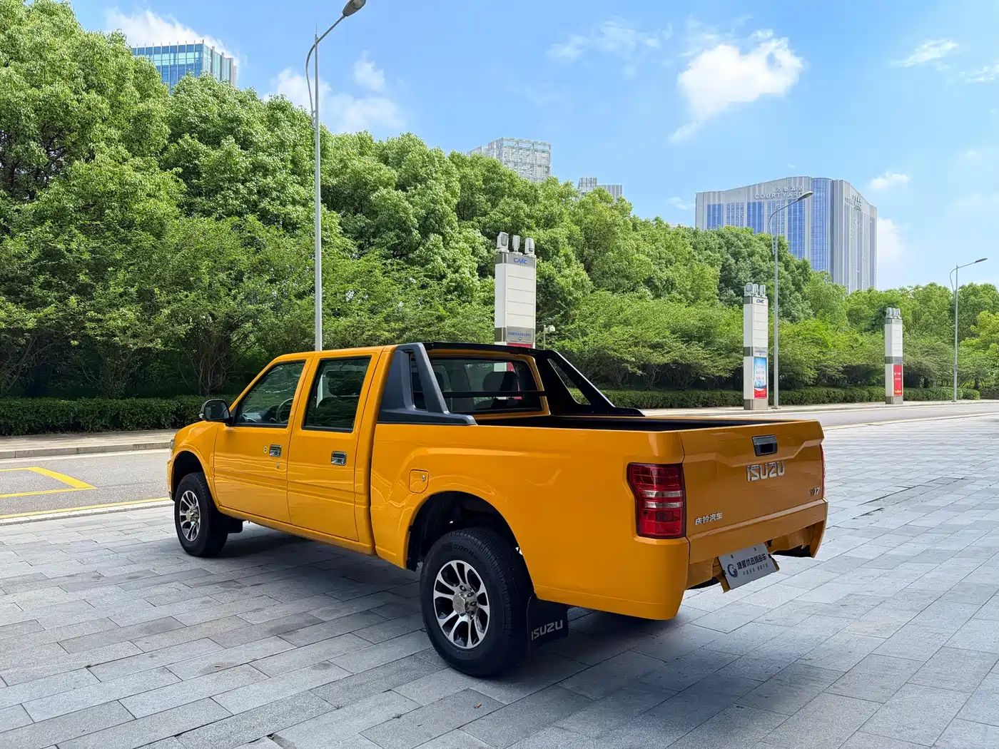 Isuzu Qingling Isuzu T17 2023 2023 3.0T Diesel 4WD Flatbed Truck Extended Wheelbase 4KH1CT6H1