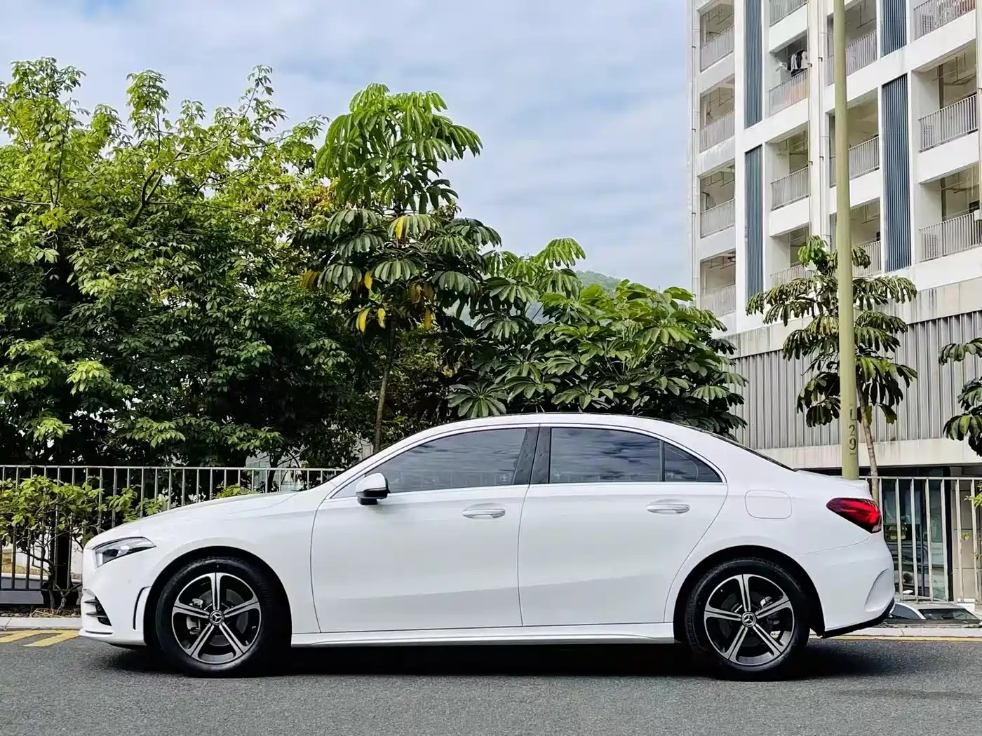 Mercedes-Benz A-Class 2023 A 200 L Fashion фото 4