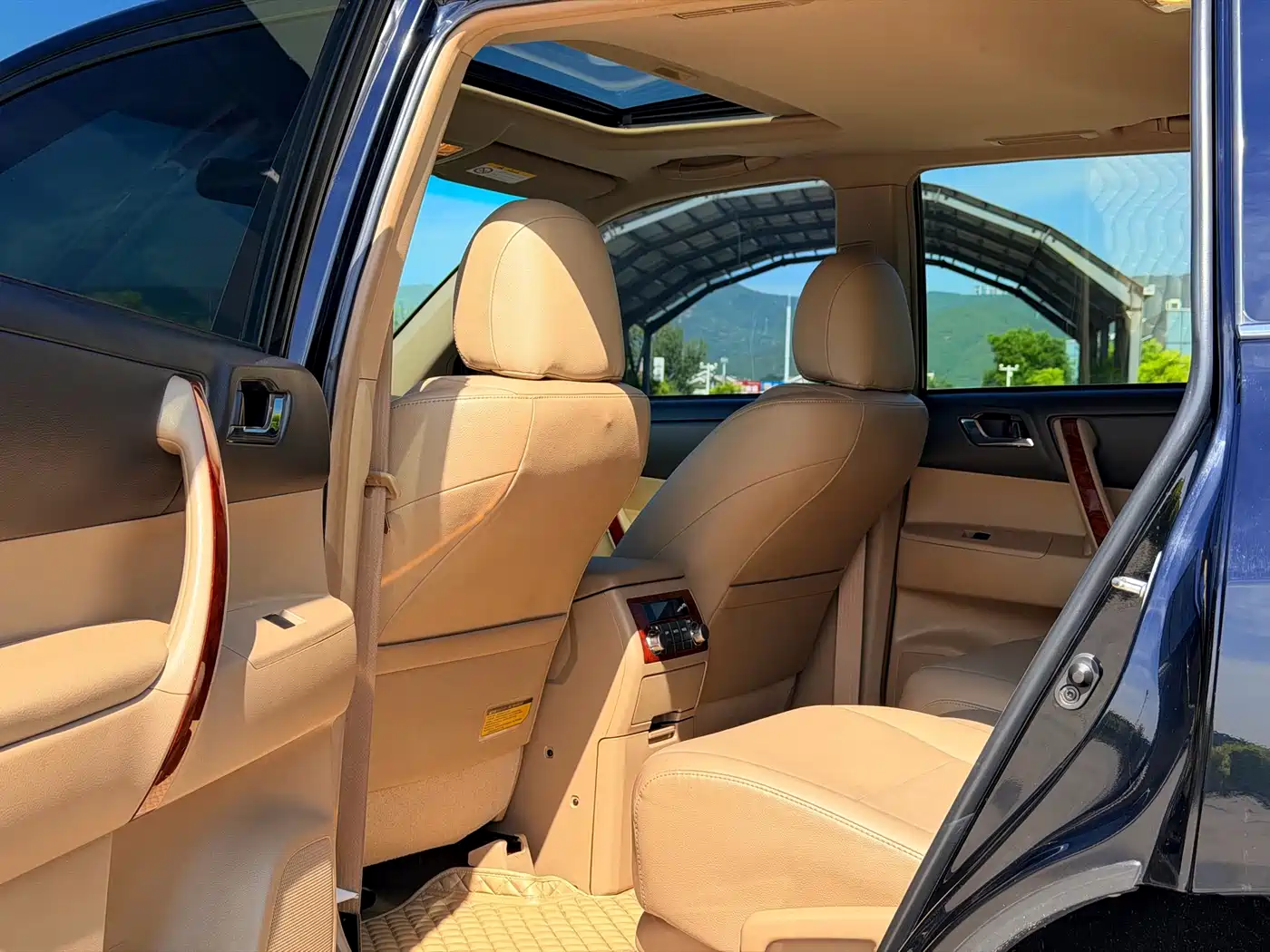 Toyota Highlander 2012 2.7L 2WD 7-Seater Luxury Navigation Edition фото 16