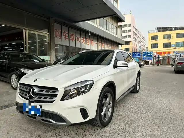 MERCEDES-BENZ GLA